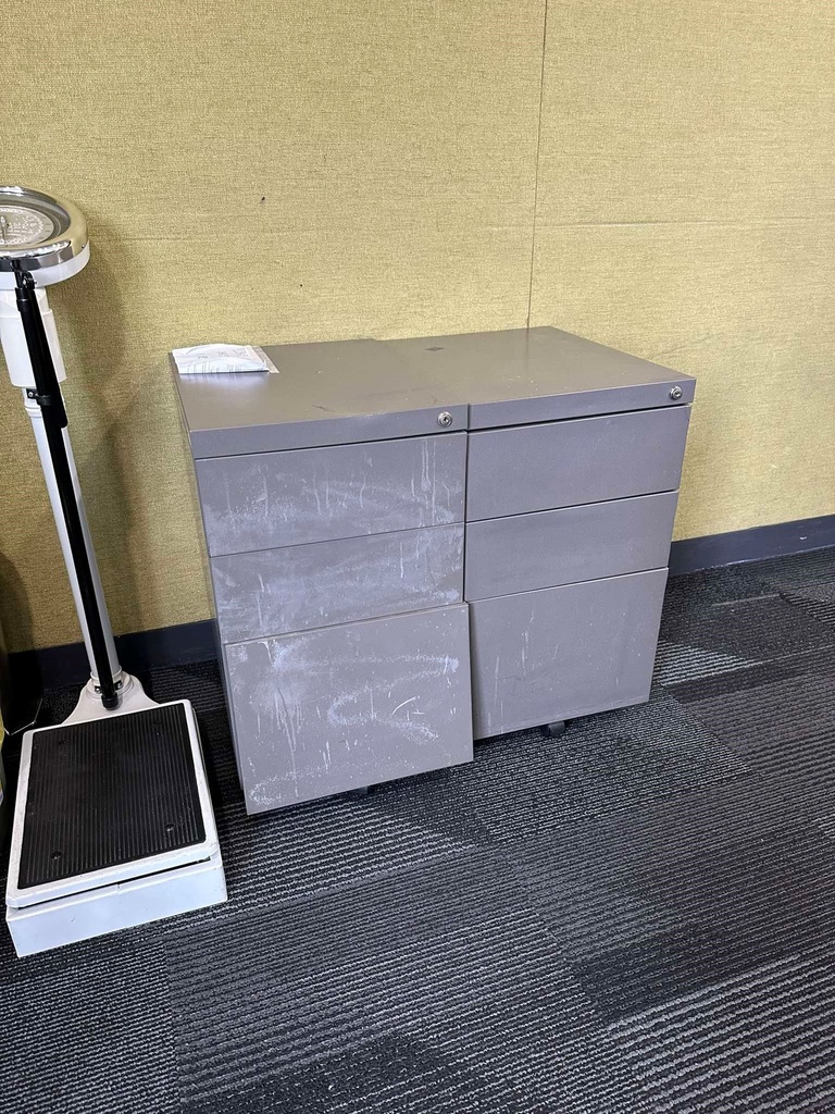 Pedestal 3D: Gray
