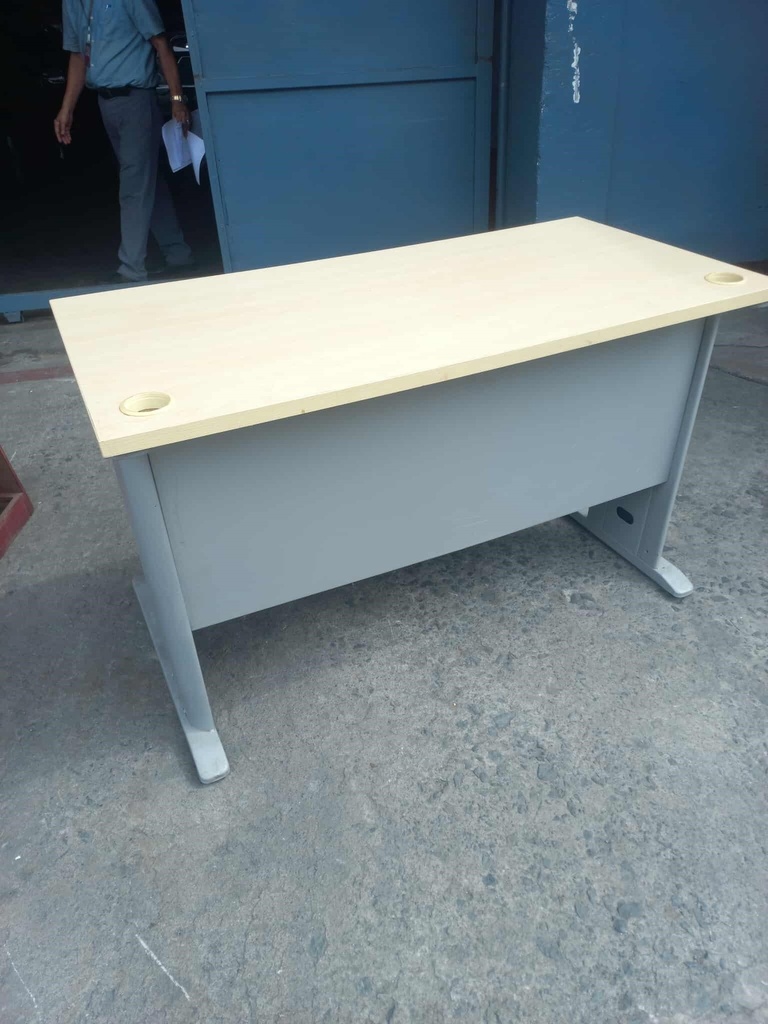FREE STANDING TABLE (120 X 60 CM)