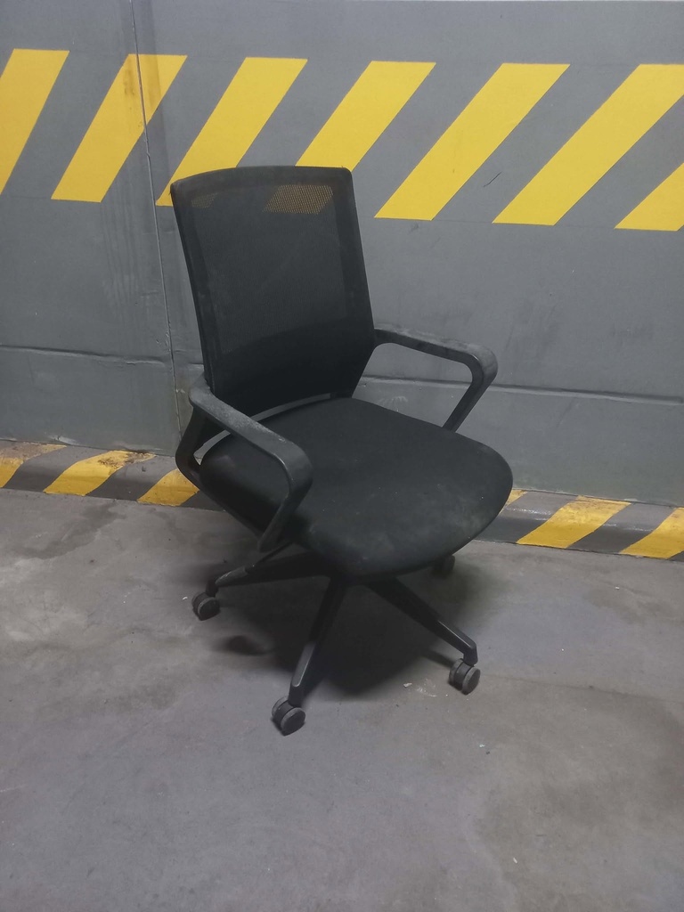 PRODUCTION CHAIR - BLACK (LYSSCA)
