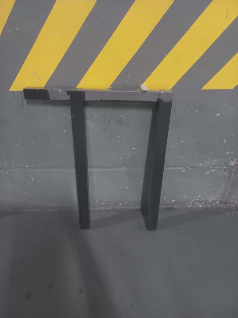 LEGS (58 X 71 CM) - GRAY