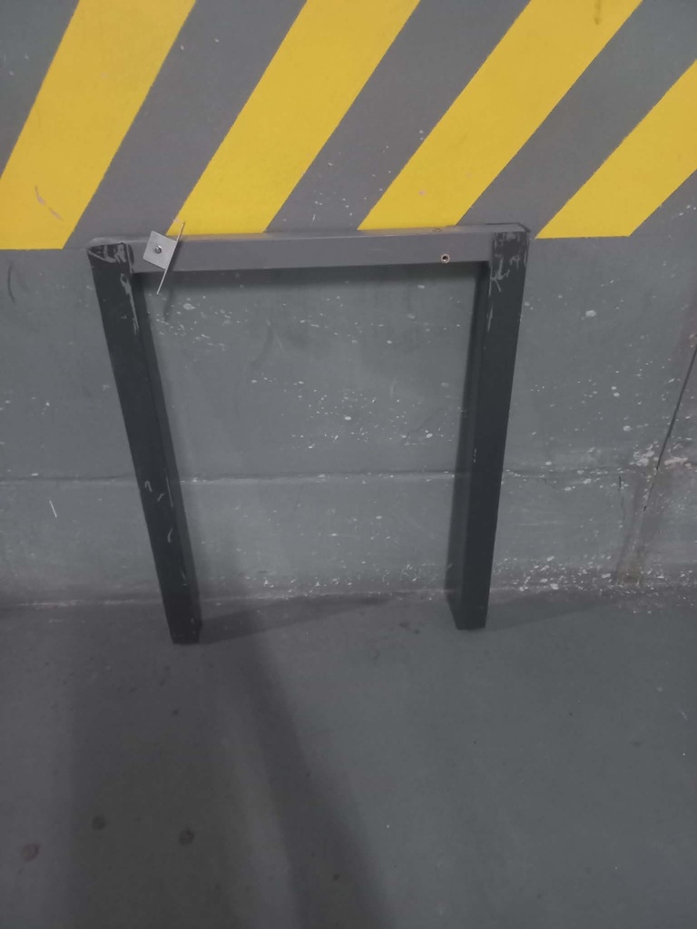 LEGS (58 X 71 CM) - GRAY