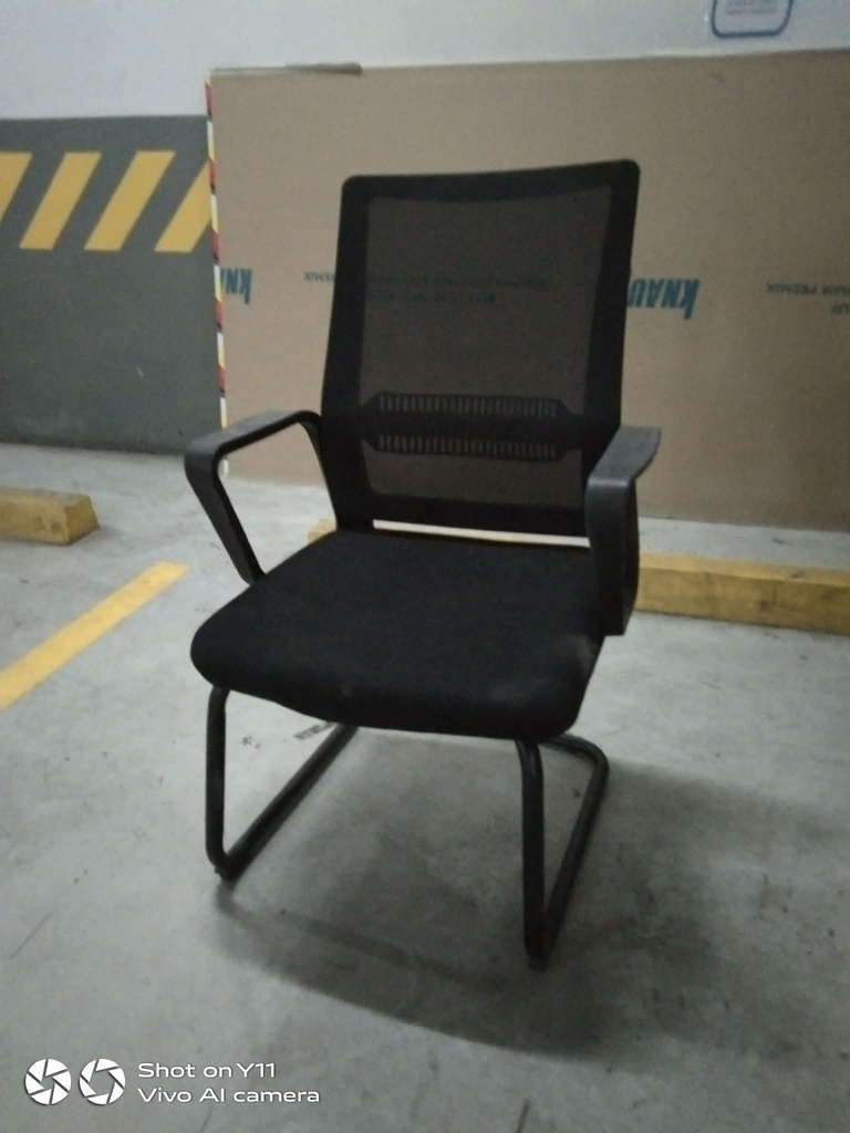 VISITORS CHAIR - BLACK