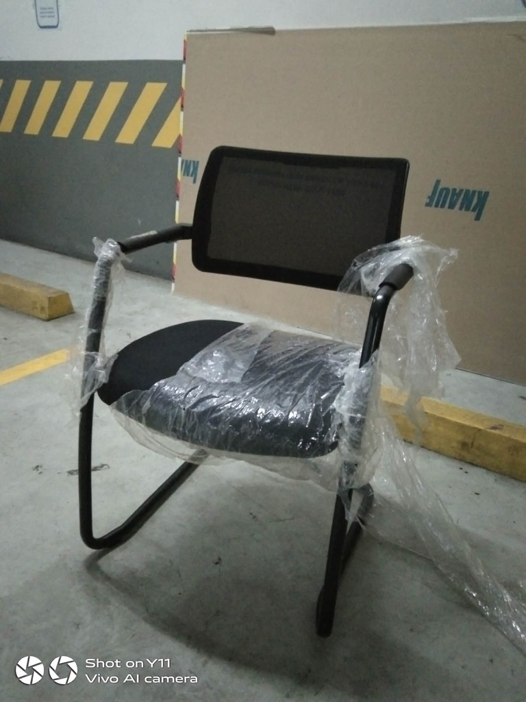 VISITORS CHAIR - BLACK