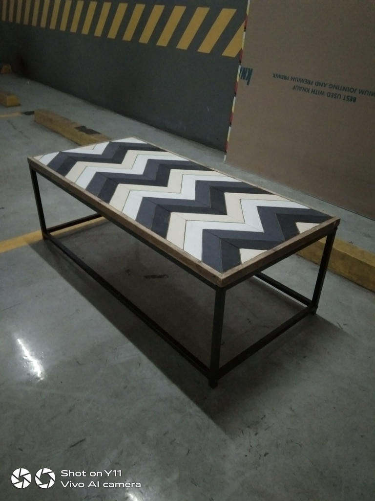 COFFEE TABLE (122 X 58 CM)