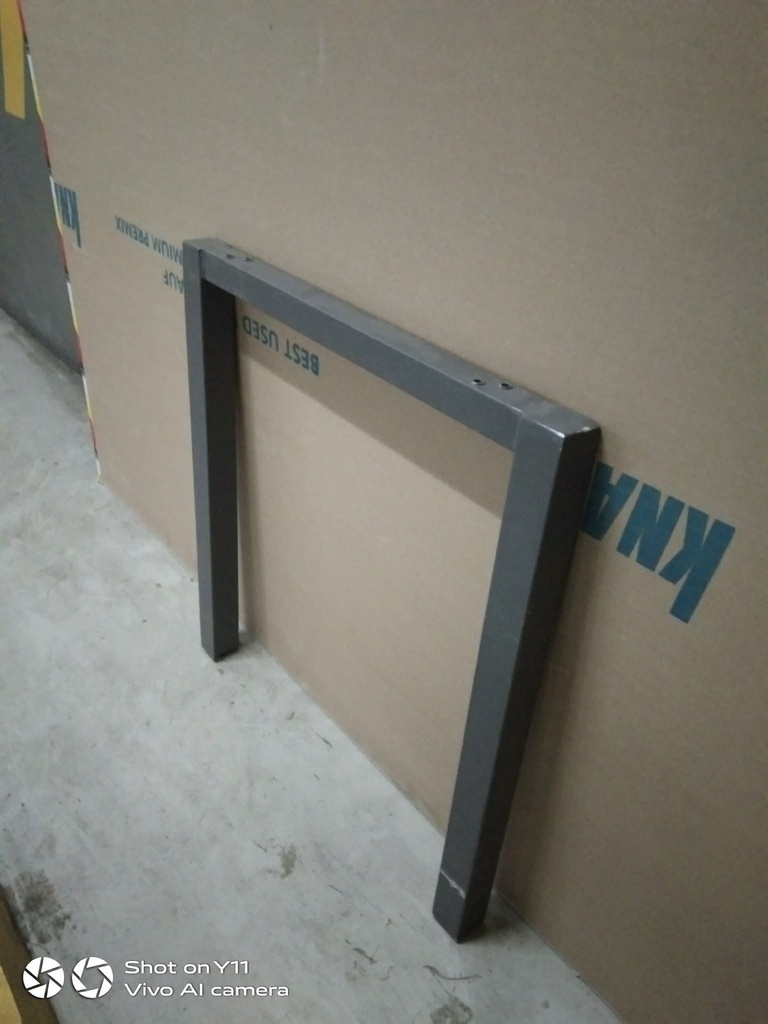 SINGLE LEGS (68 X 71 CM) - GRAY