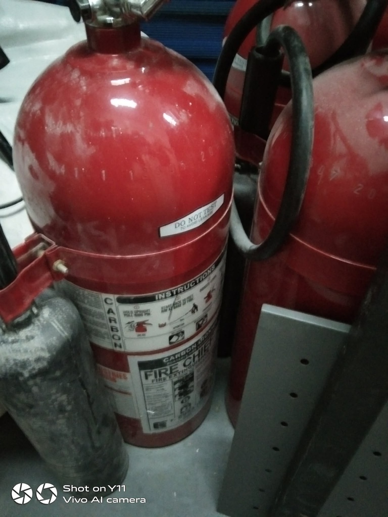 FIRE EXTINGUISHER (BIG)