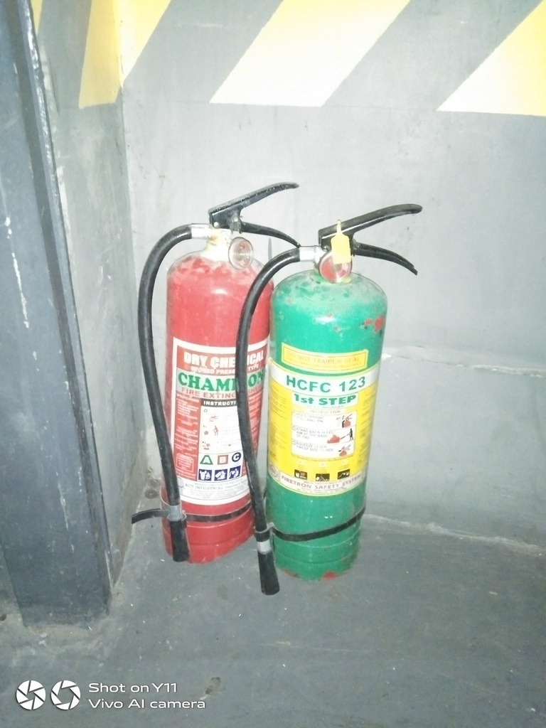 FIRE EXTINGUISHER (RED)