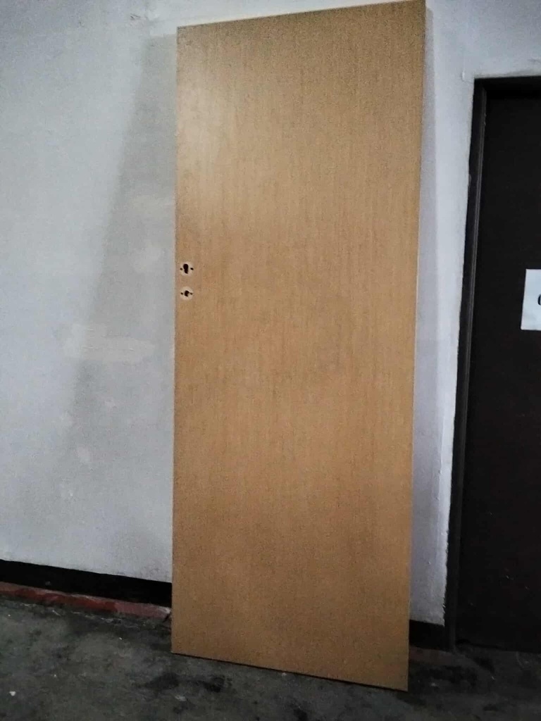 SINGLE DOOR - WOOD (240 X 90 CM)