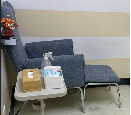LACTATION CHAIR W/ FOOTREST