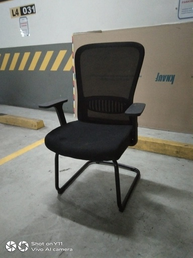 VISITORS CHAIR - BLACK