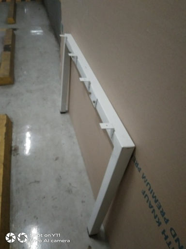 DUAL LEGS (120 X 71 CM) - WHITE