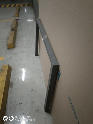 DUAL LEGS (118 X 71 CM) - GRAY