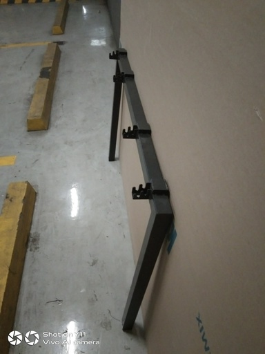 DUAL LEGS (115 X 71 CM) - BLACK