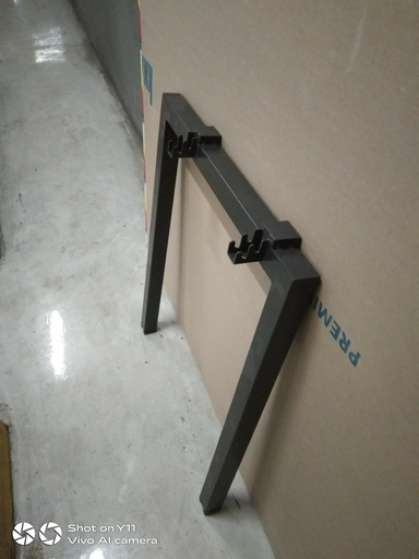 SINGLE LEGS (59 X 71 CM) - BLACK