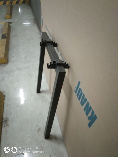 SINGLE LEGS (59 X 71 CM) - BLACK