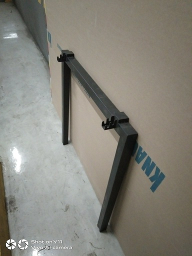 SINGLE LEGS (75.5 X 71 CM) - BLACK