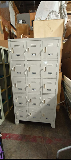 LOCKER - 15 DOORS